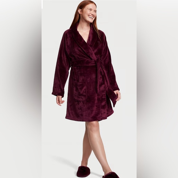 Victoria's Secret Other - NWT Victoria Secret Short Plush Cozy, super Soft Robe